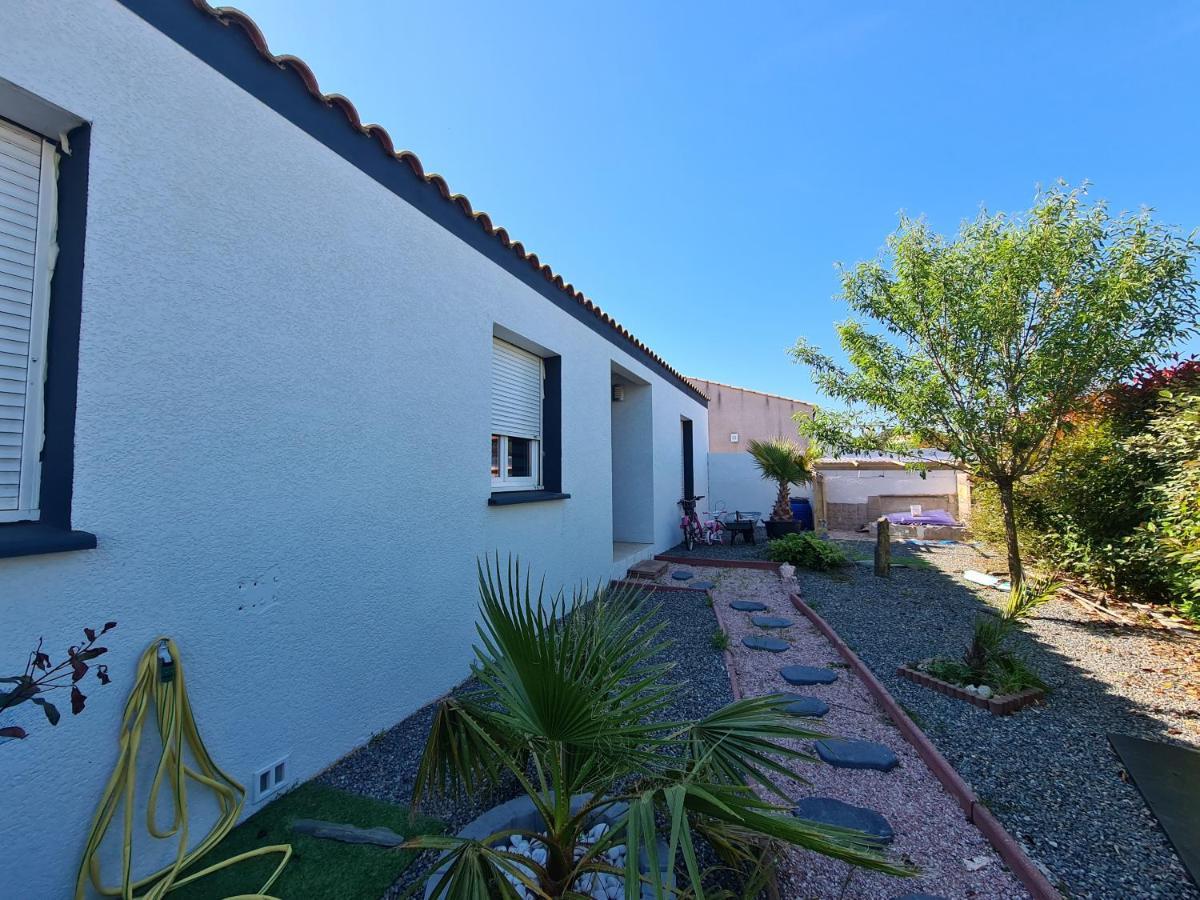 Villa Avec Piscine Sans Vis-A-Vis Caux-et-Sauzens Luaran gambar